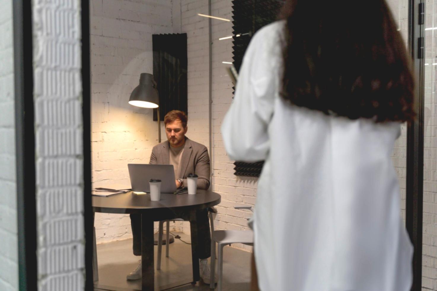 Atelier de gestion budgétaire avec des participants